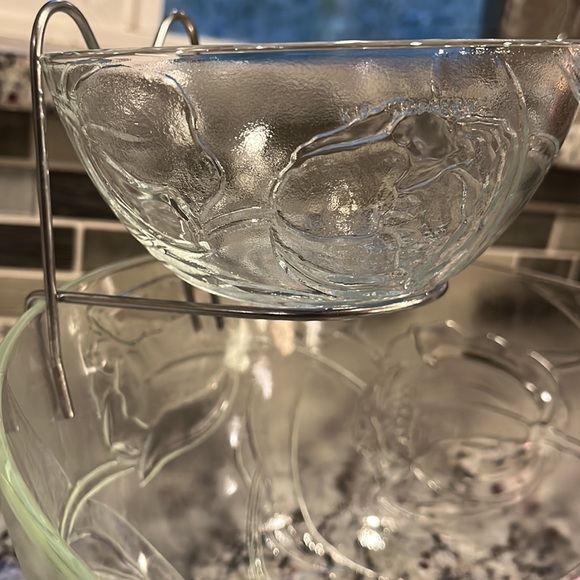 Tulip Le Party Chip and dip bowls. EUC - Picture 3 of 4